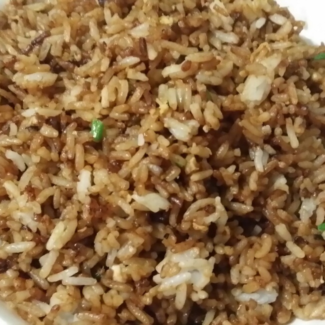 据说是 正宗酱油炒饭