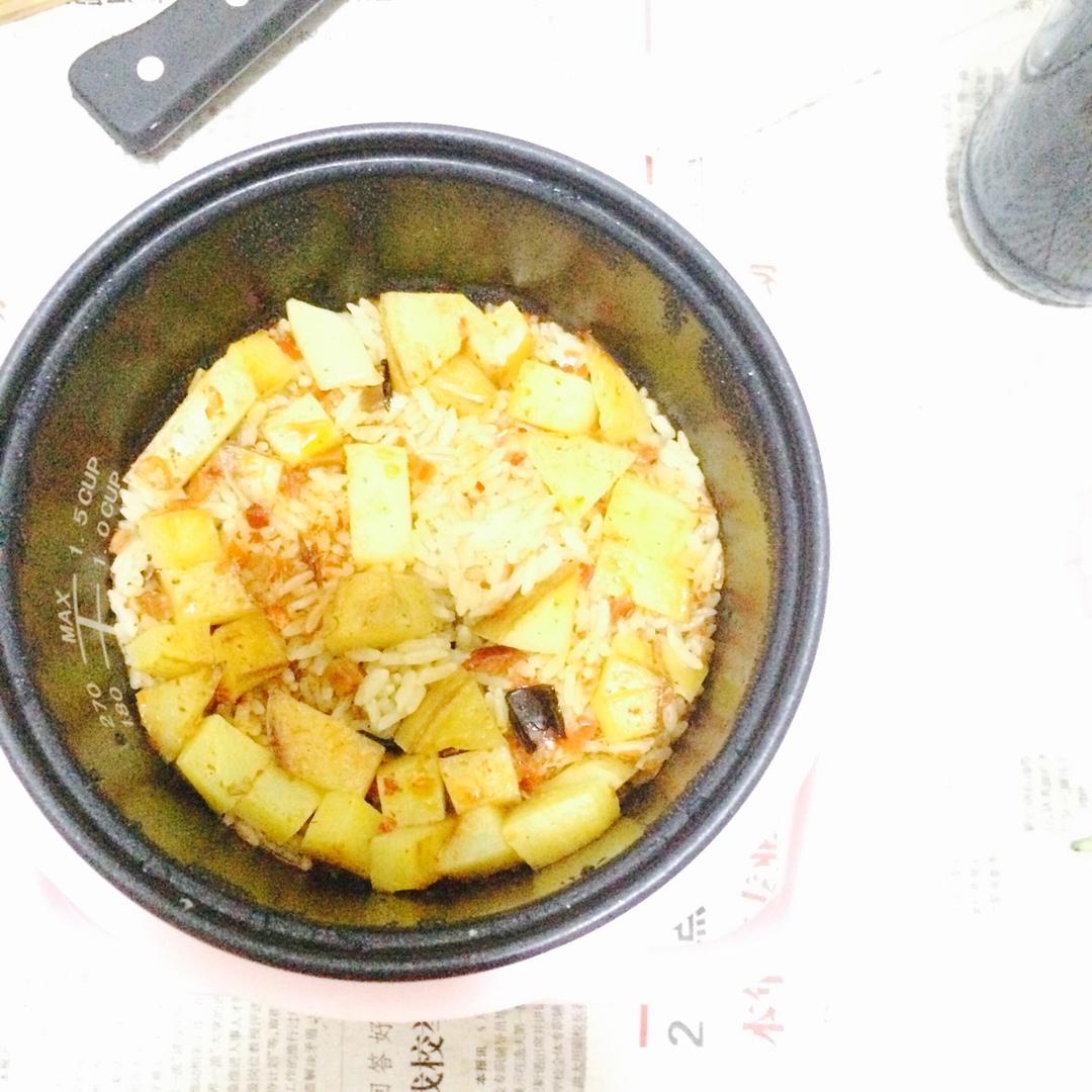 香肠土豆焖饭【一人也要吃好版】