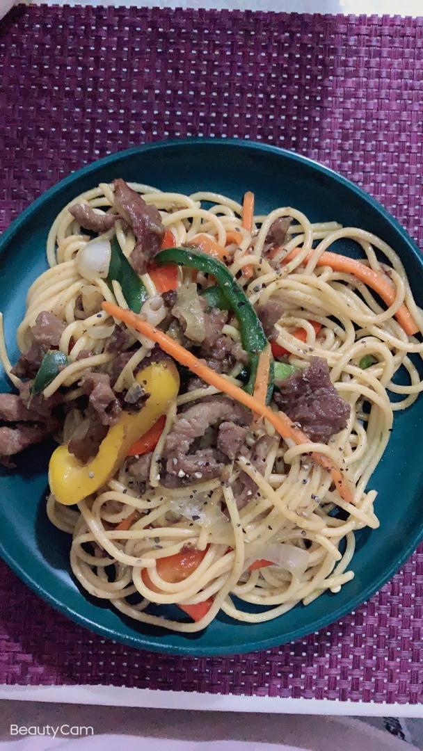 黑椒牛肉炒面