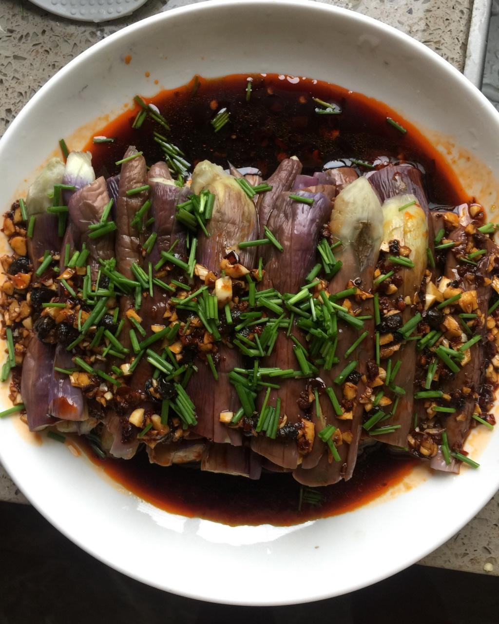 言言米米做的凉拌蒸茄子