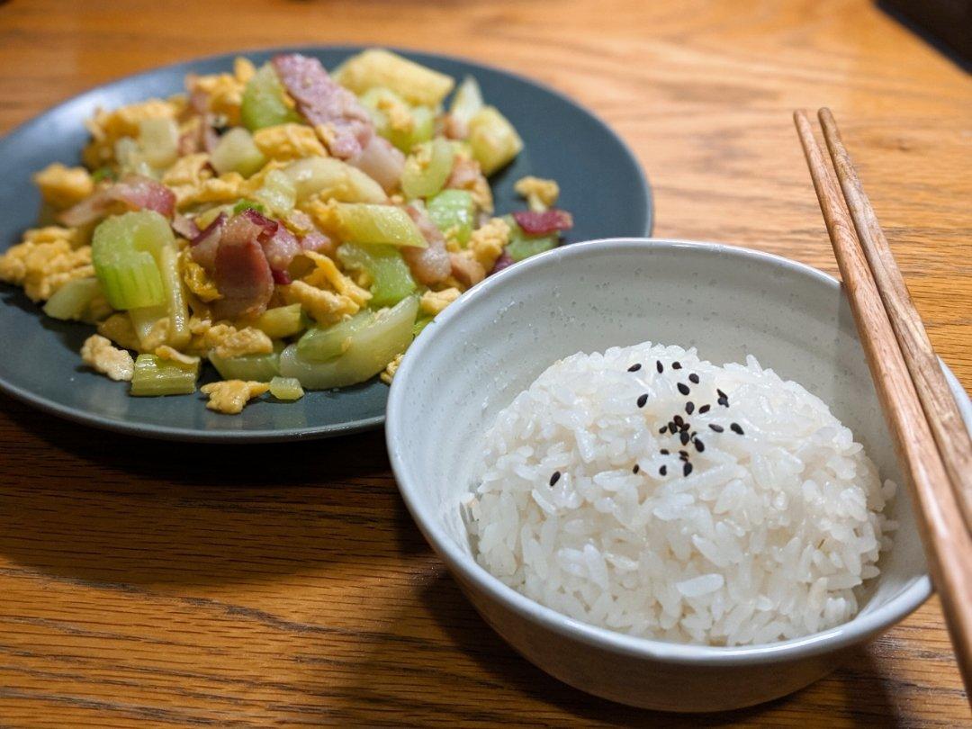 西芹炒鸡蛋