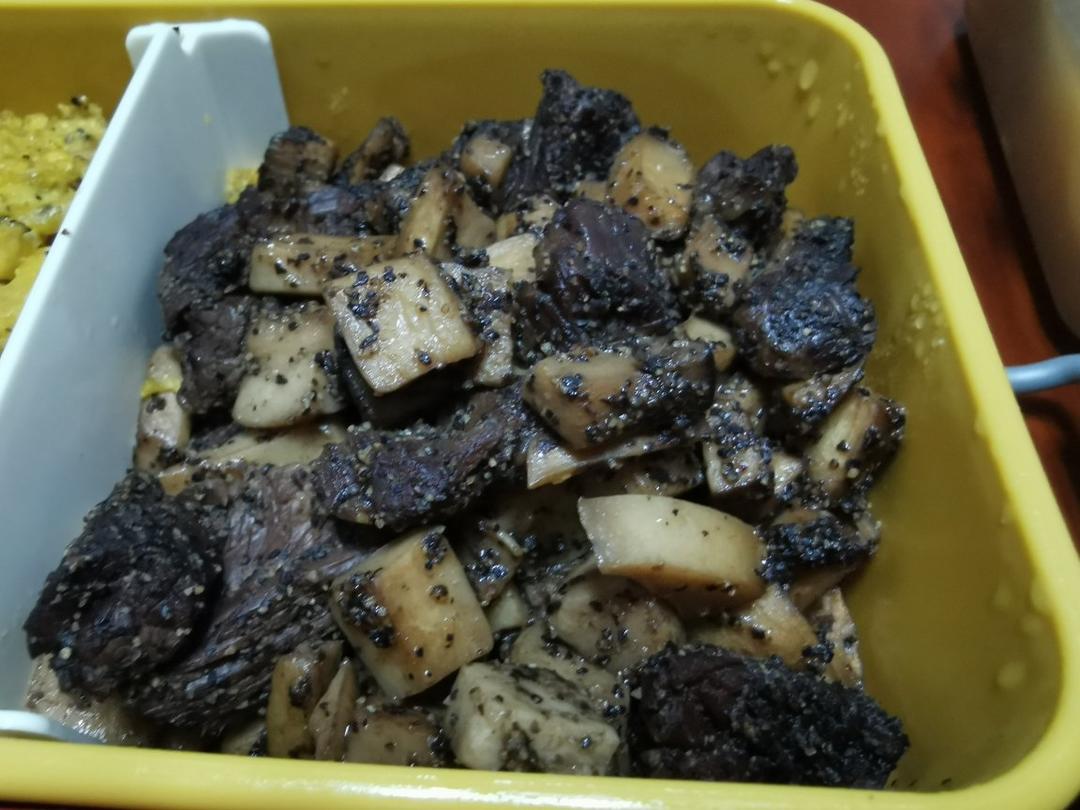 黑胡椒杏鲍菇牛肉粒
