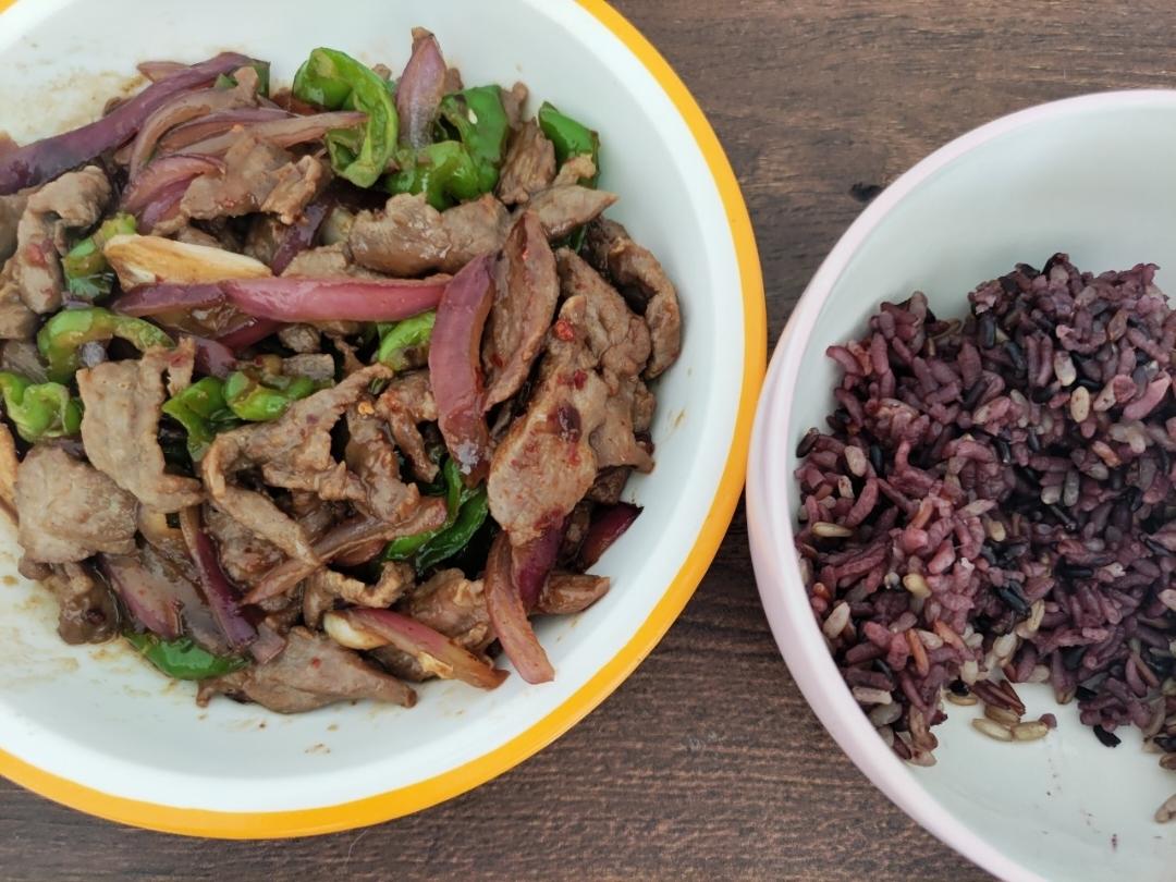 老少皆宜的一道“青椒洋葱爆炒牛肉”