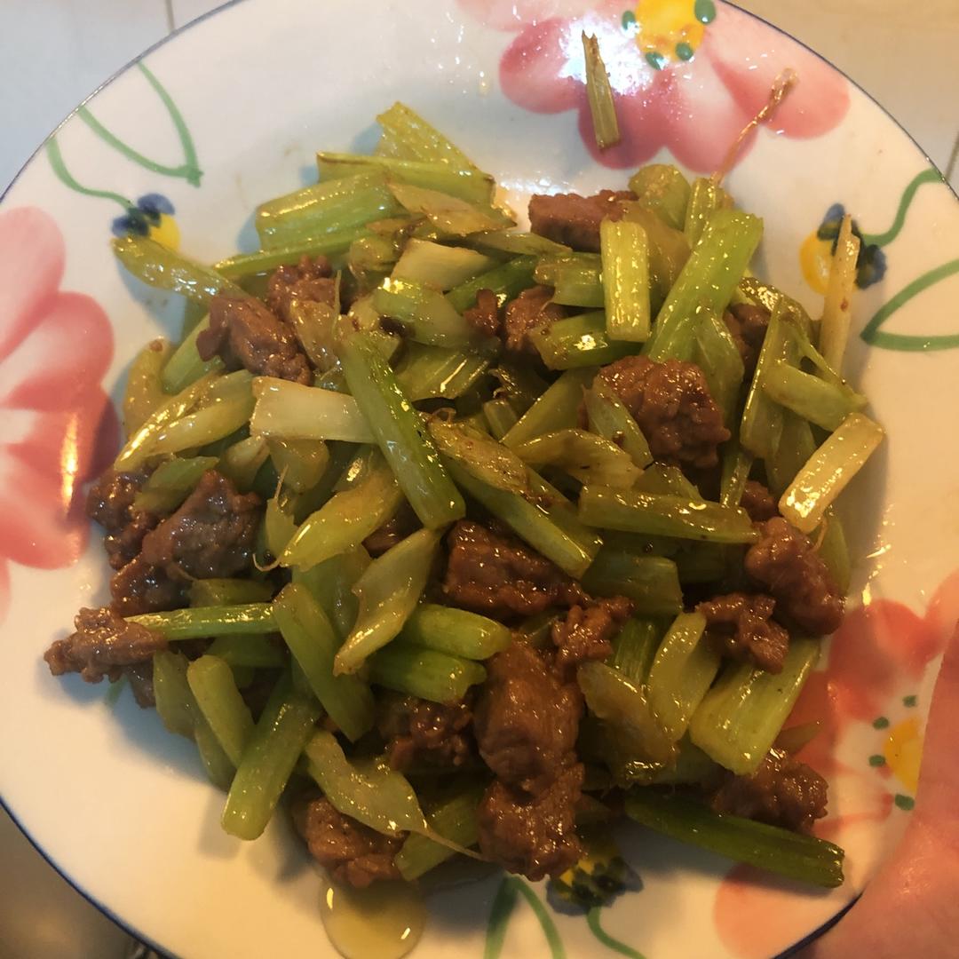芹菜炒牛肉