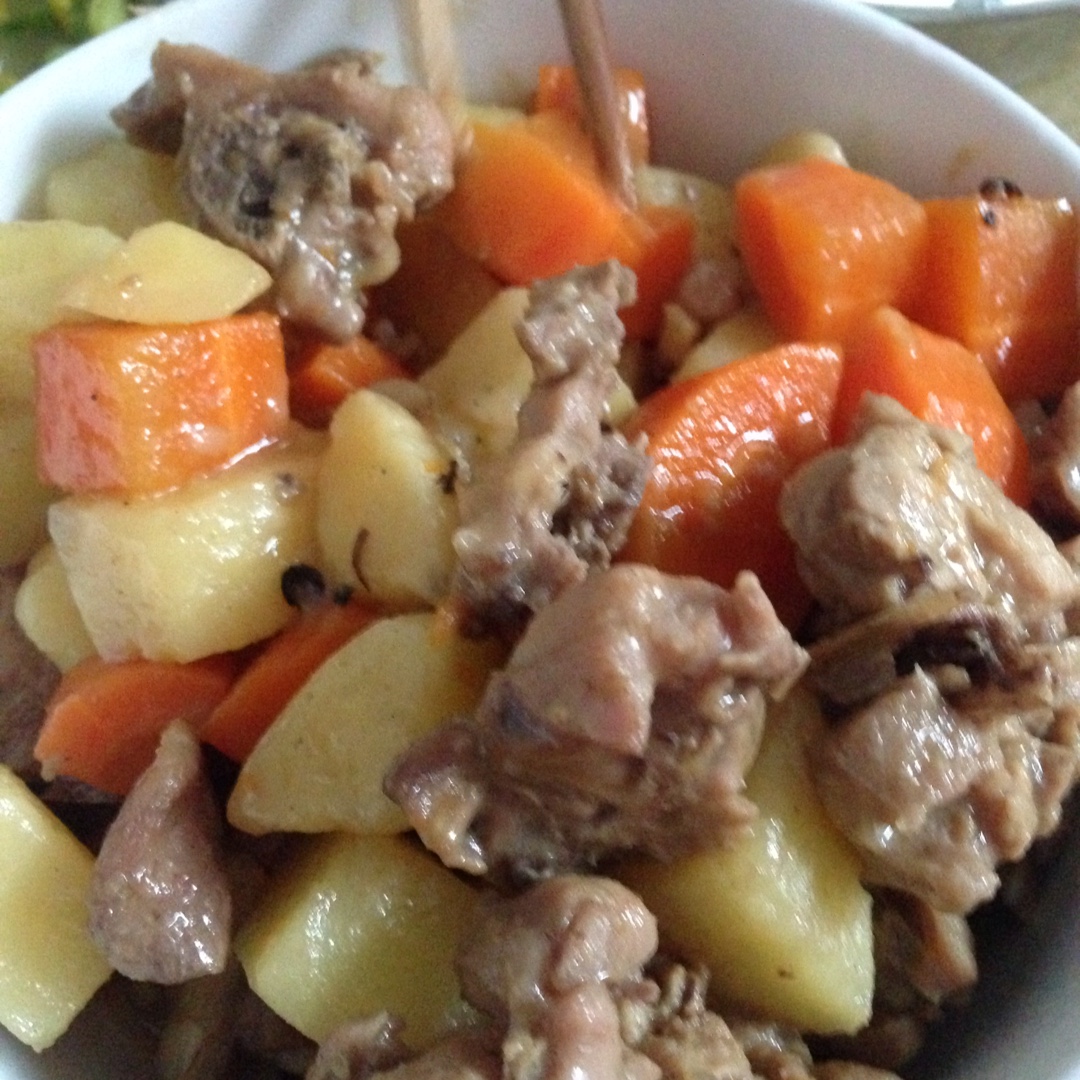 土豆炖鸡块