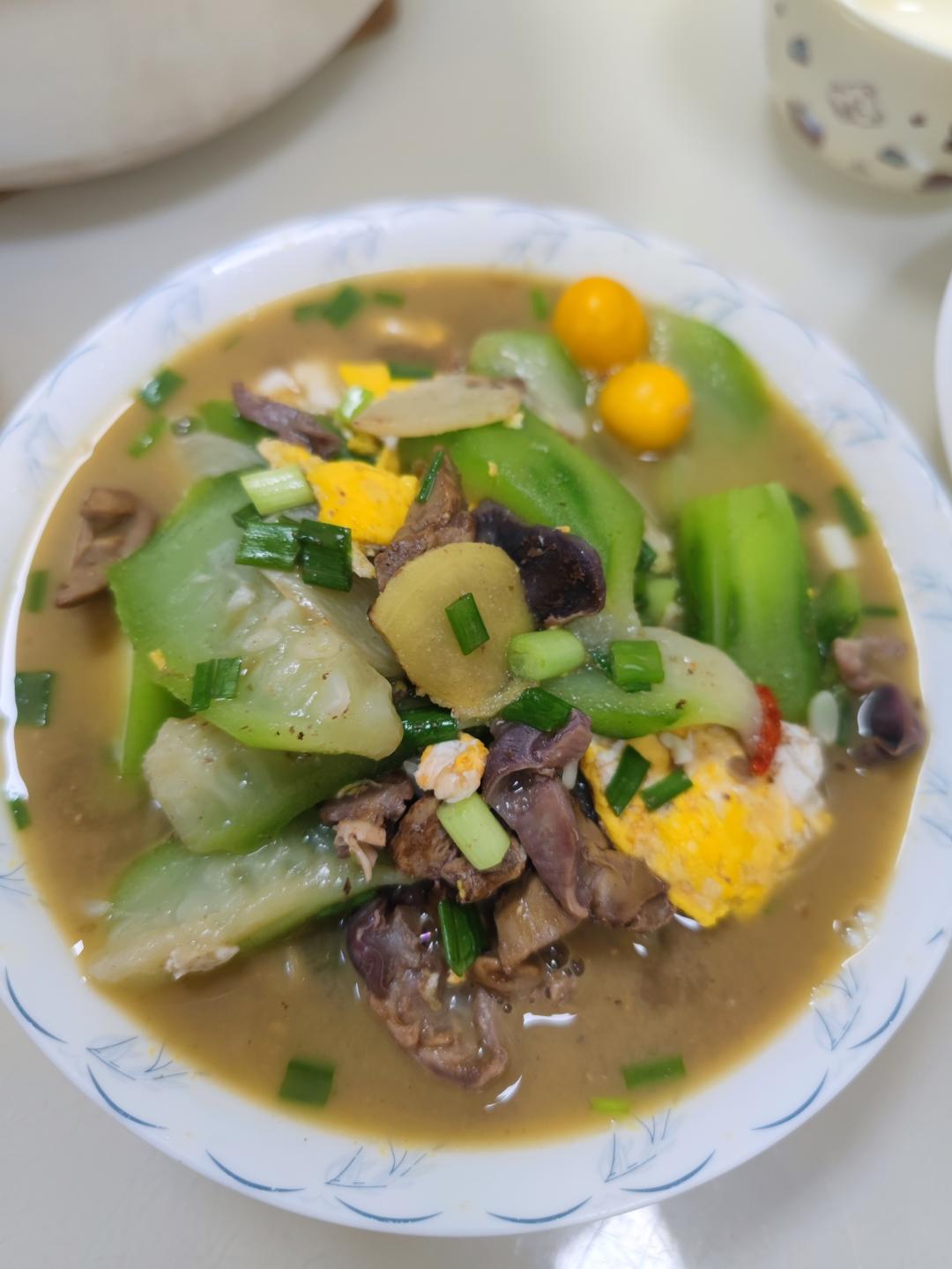 鸡杂丝瓜汤煲