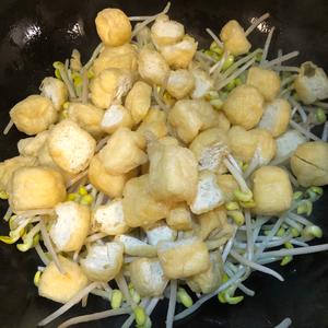油豆腐炒豆芽的做法 步骤5