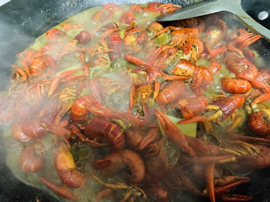 麻辣小龙虾（甩外面饭店100条街那种）