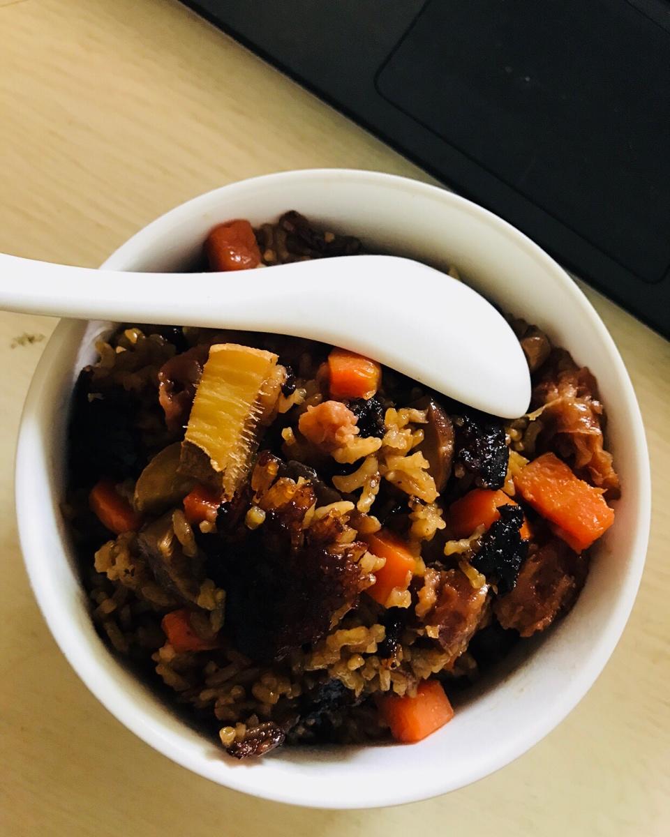 【香菇鸡肉焖饭】