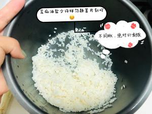 @你家剩饭倒了没？
我家剩饭煮成＂海鲜粥＂了的做法 步骤2