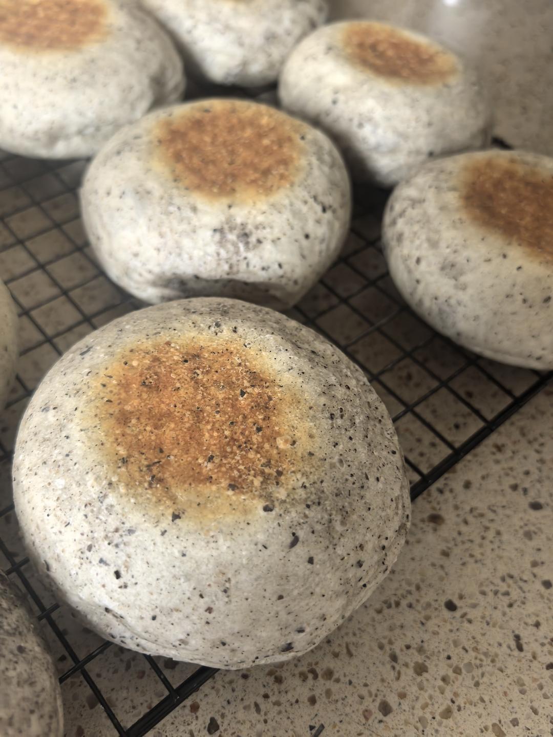 把吃不完的汤圆做成面包，竟然拉丝又爆浆！