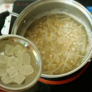 冰糖雪梨薏米水的做法 步骤5