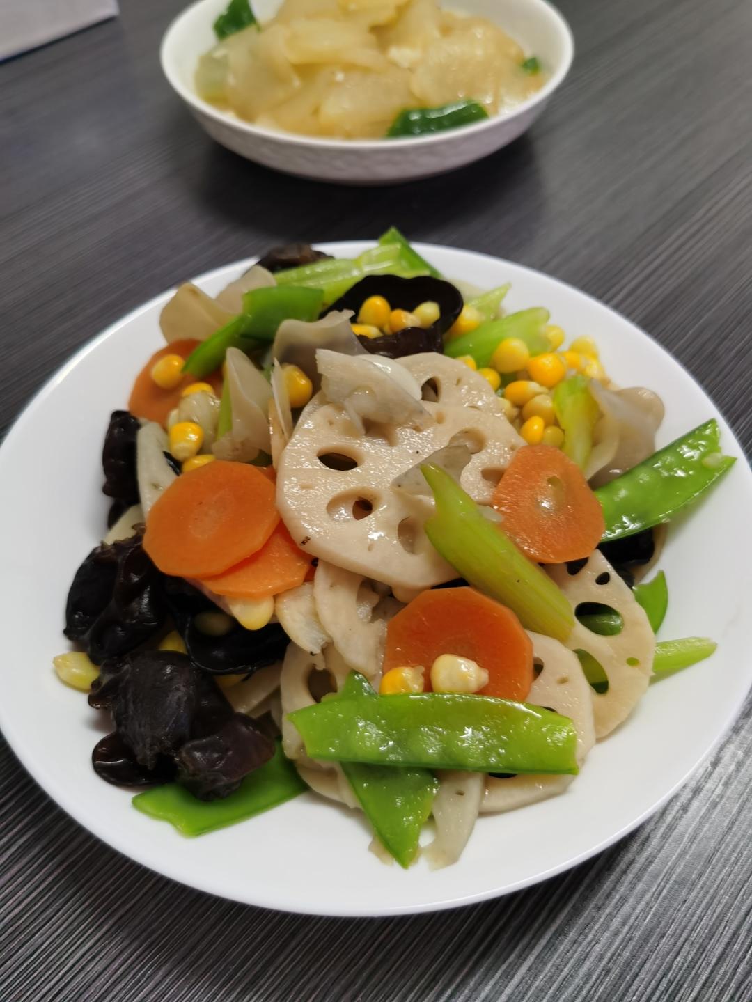 素菜也可以这么美—荷塘小炒