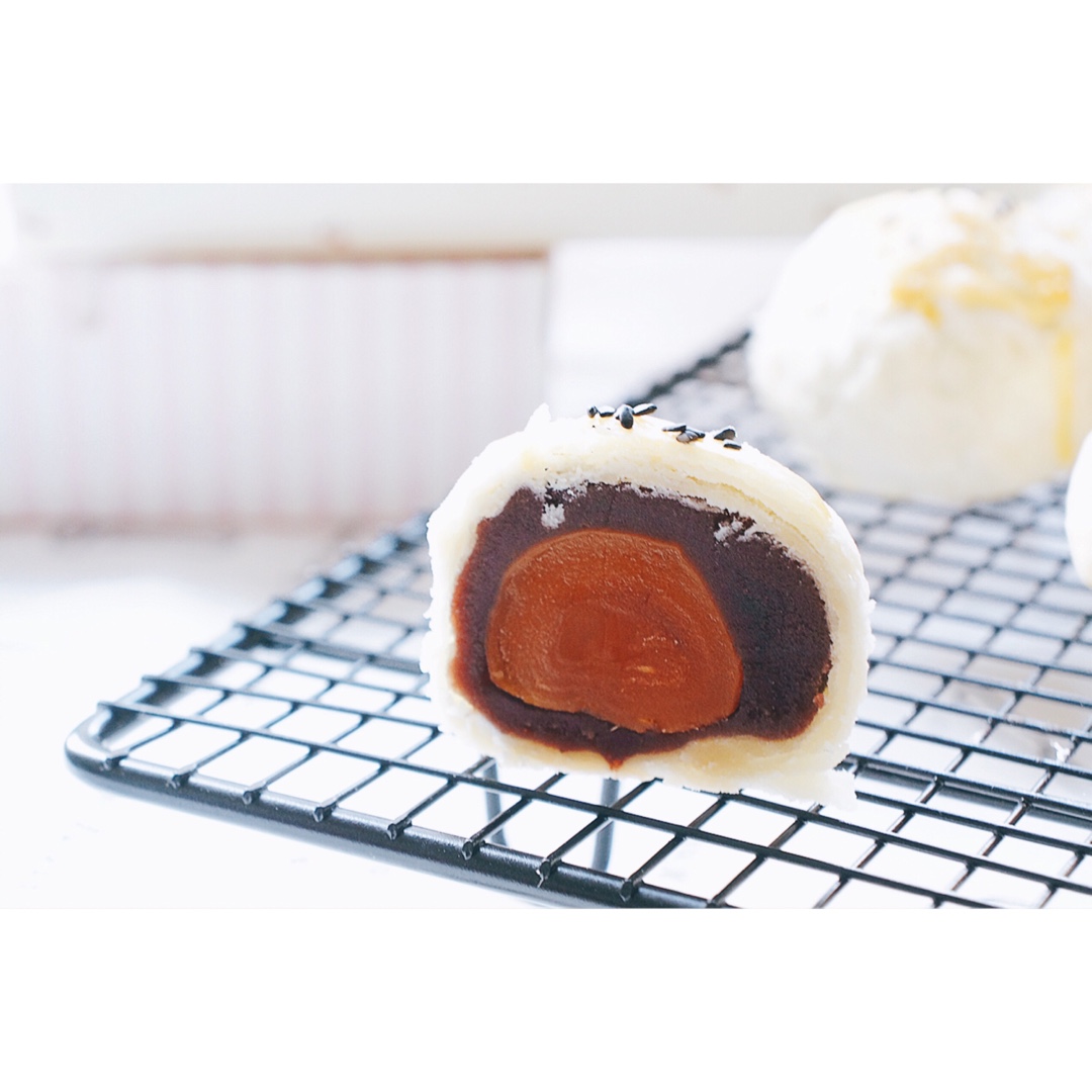 萌得掉渣渣的蛋黄酥