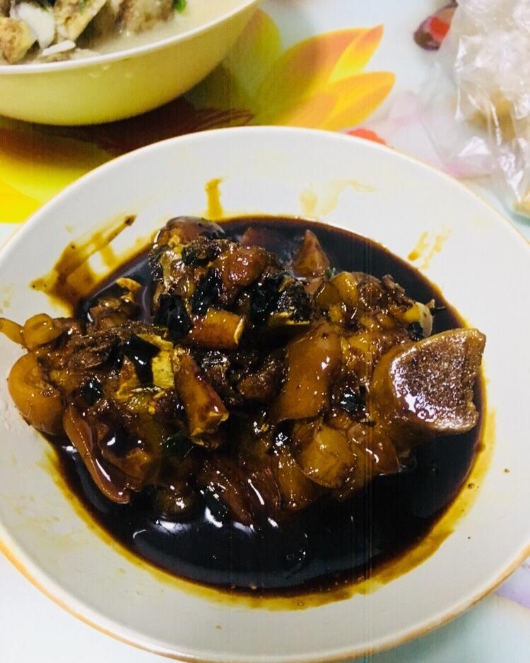 美味的家常菜：红烧猪蹄