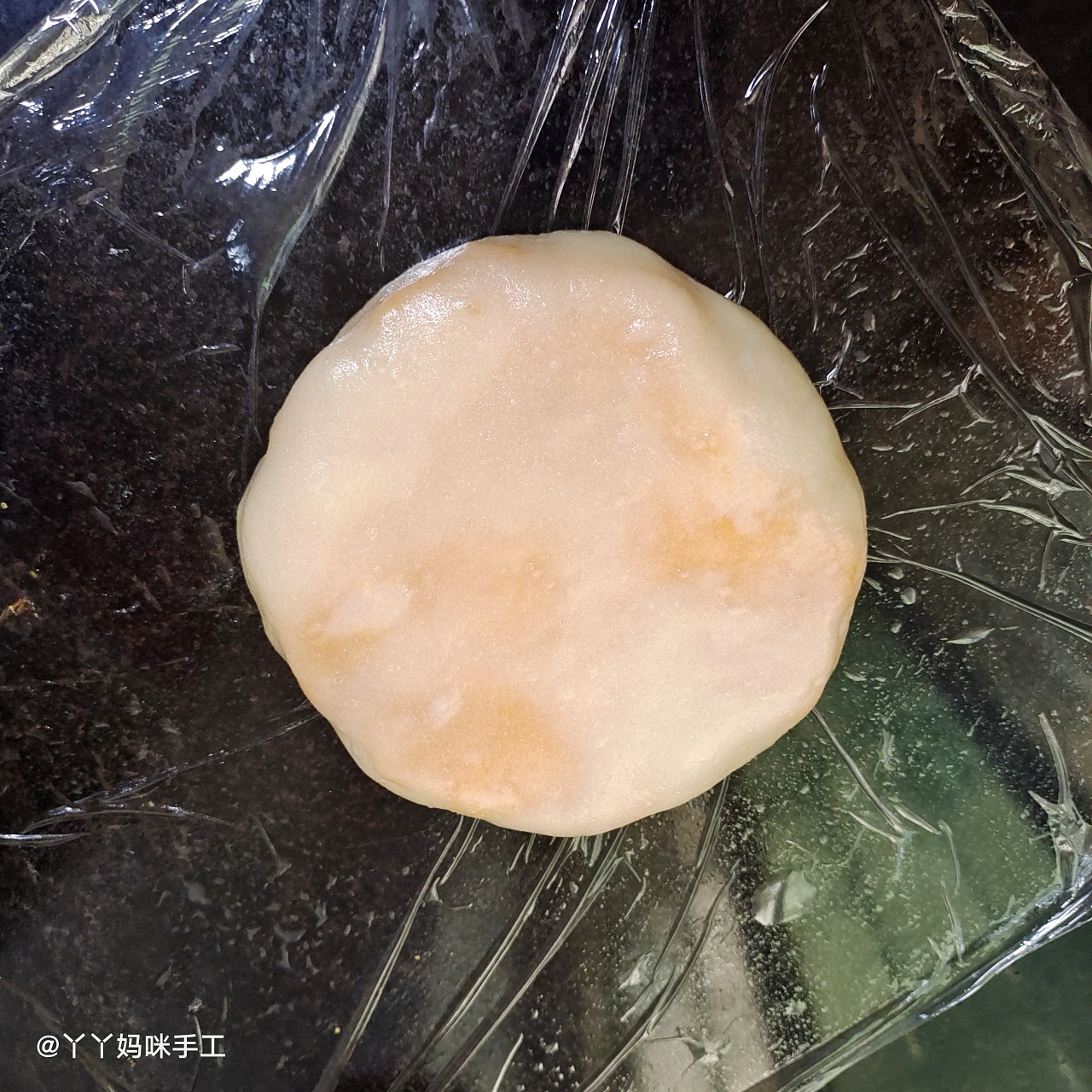 麻薯咸蛋黄肉松大月饼的做法 步骤10