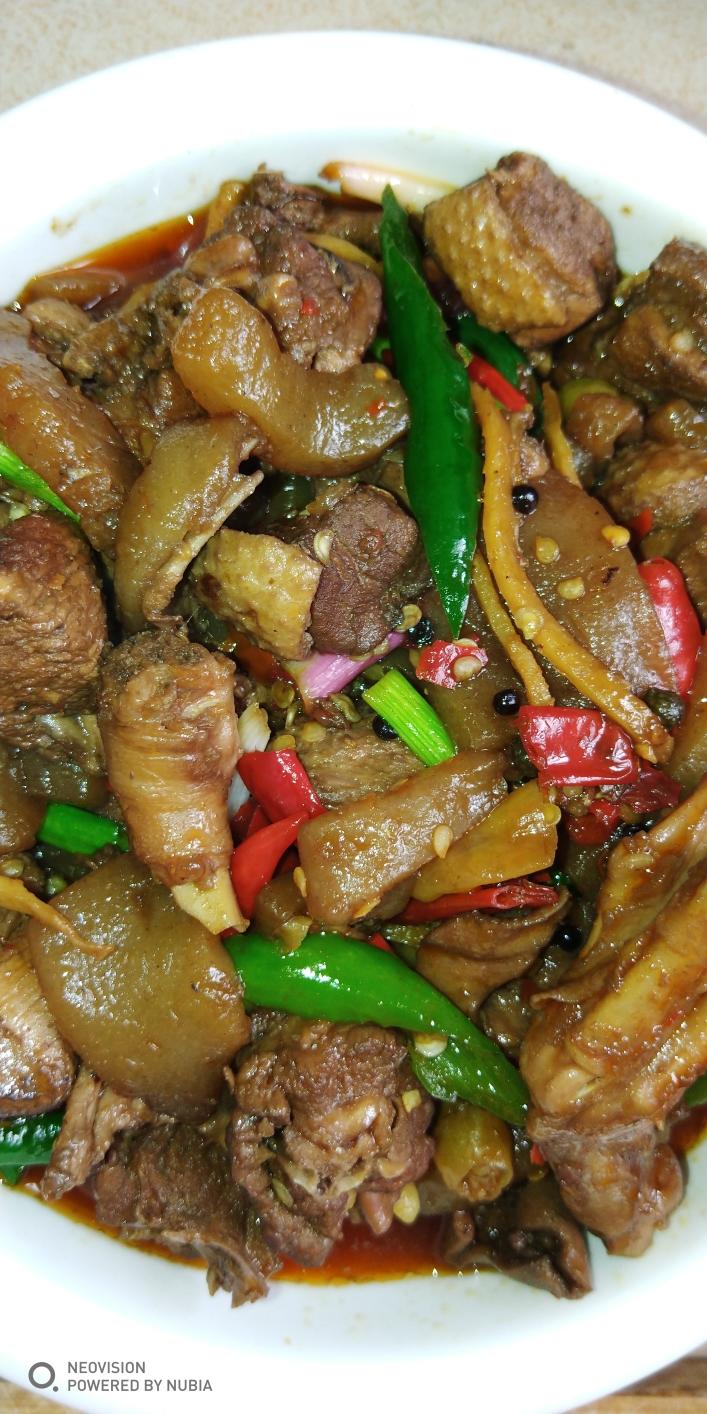 麻辣版啤酒魔芋鸭的做法