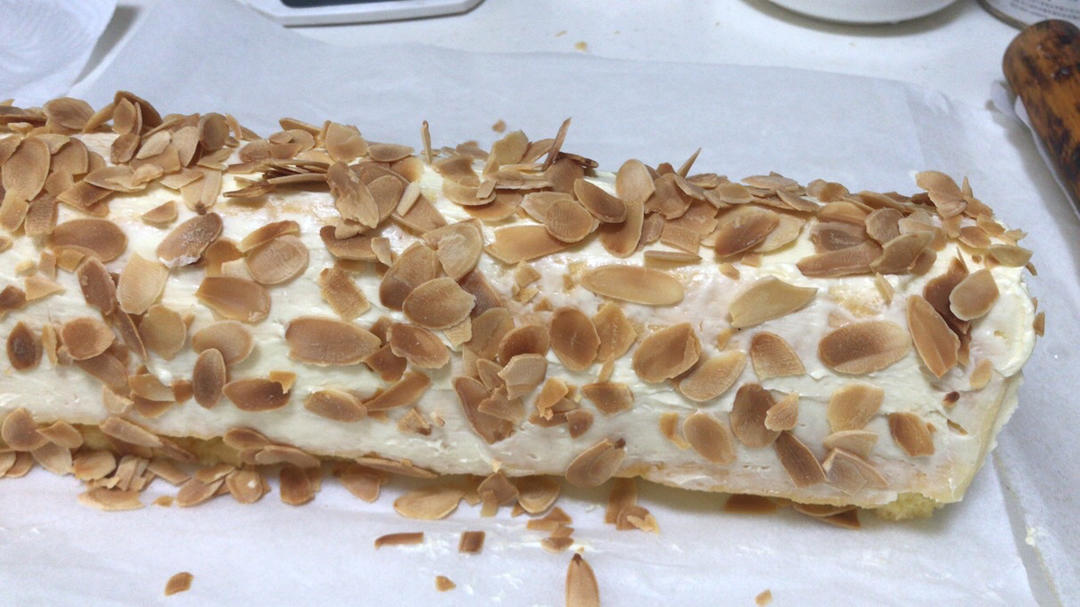 老式咸奶油杏仁蛋糕卷