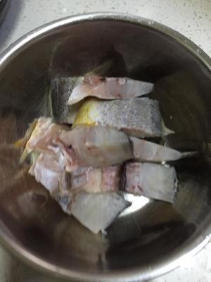 香煎黄花鱼的做法 步骤1
