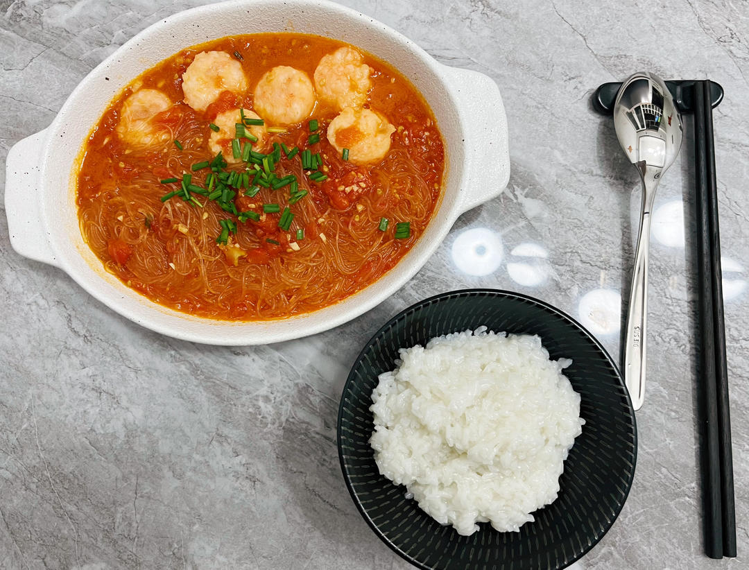 减脂餐｜番茄虾滑粉丝汤，汤鲜味美～