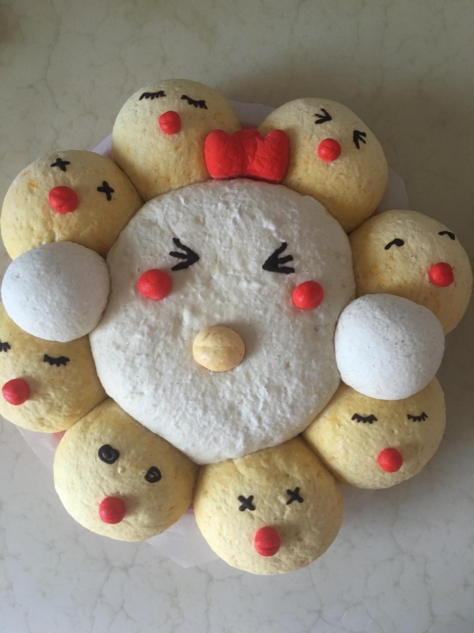 金鸡“抱”福奶黄包