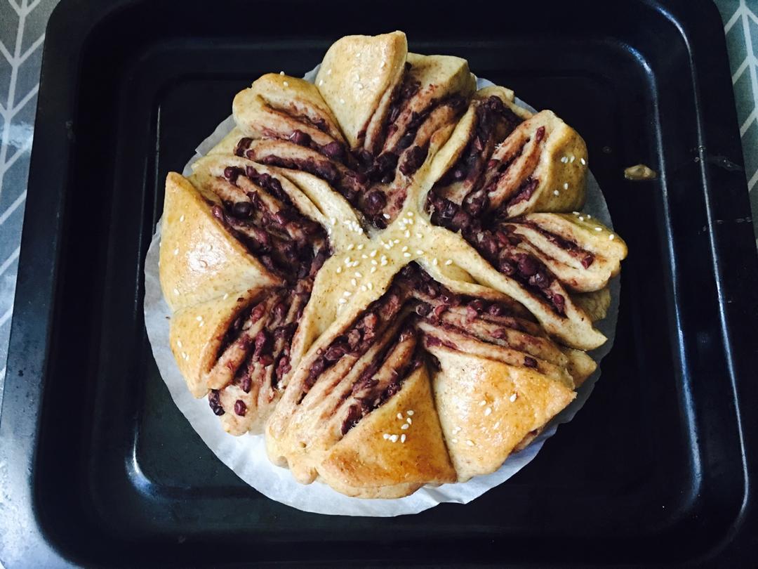 豆沙花式面包