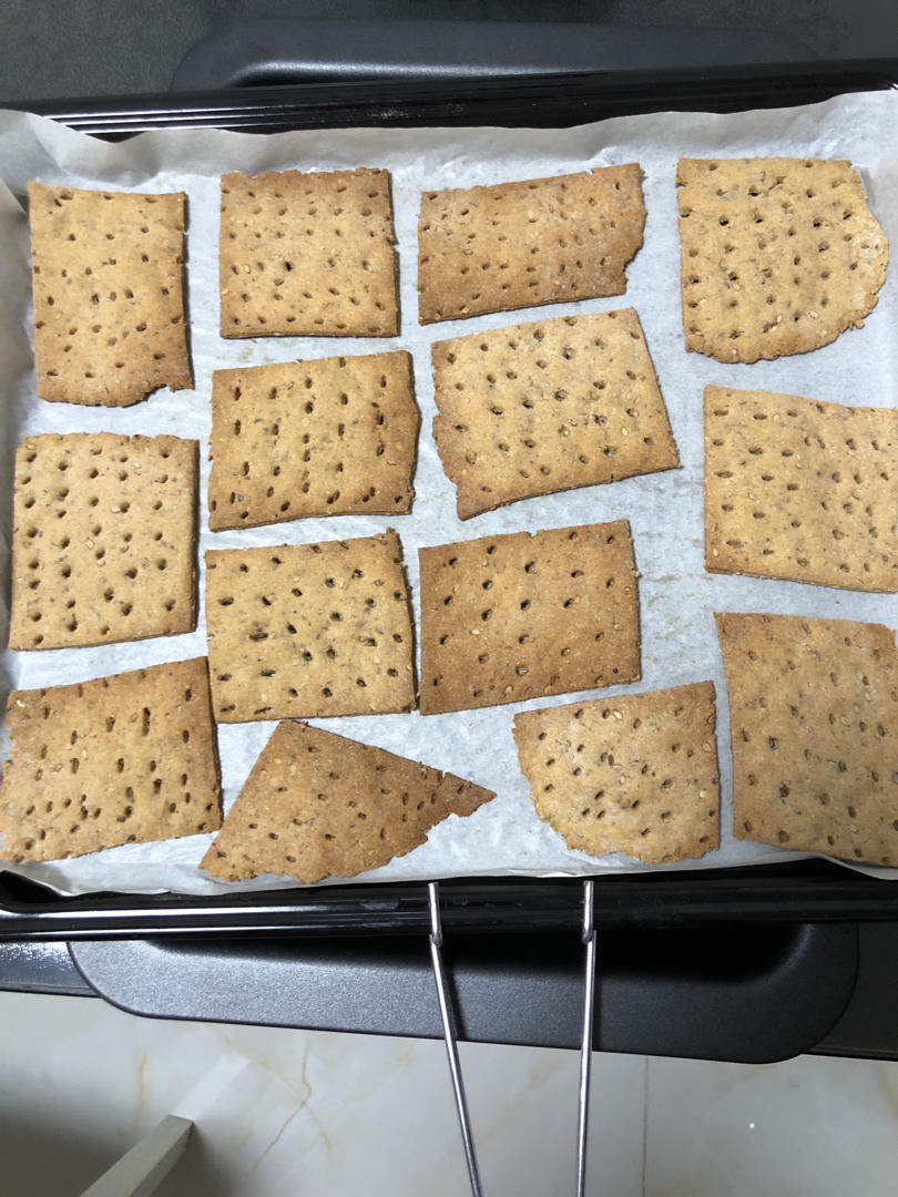 全麦苏打饼干(芝麻咸味饼干，无糖少油，简单健康，健身好搭档)