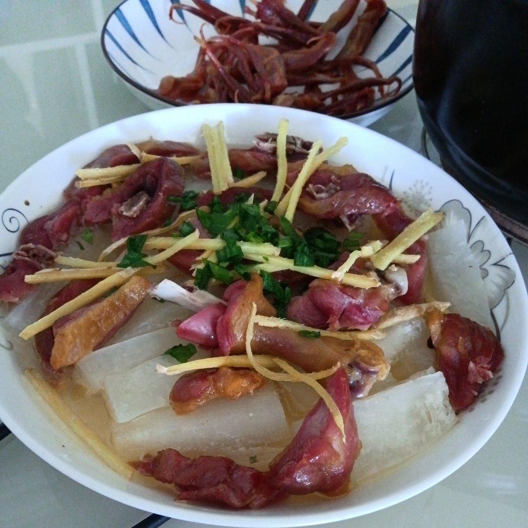 腊鸭腿蒸萝卜