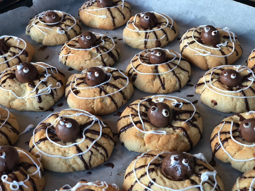 万圣节蜘蛛花生酱曲奇