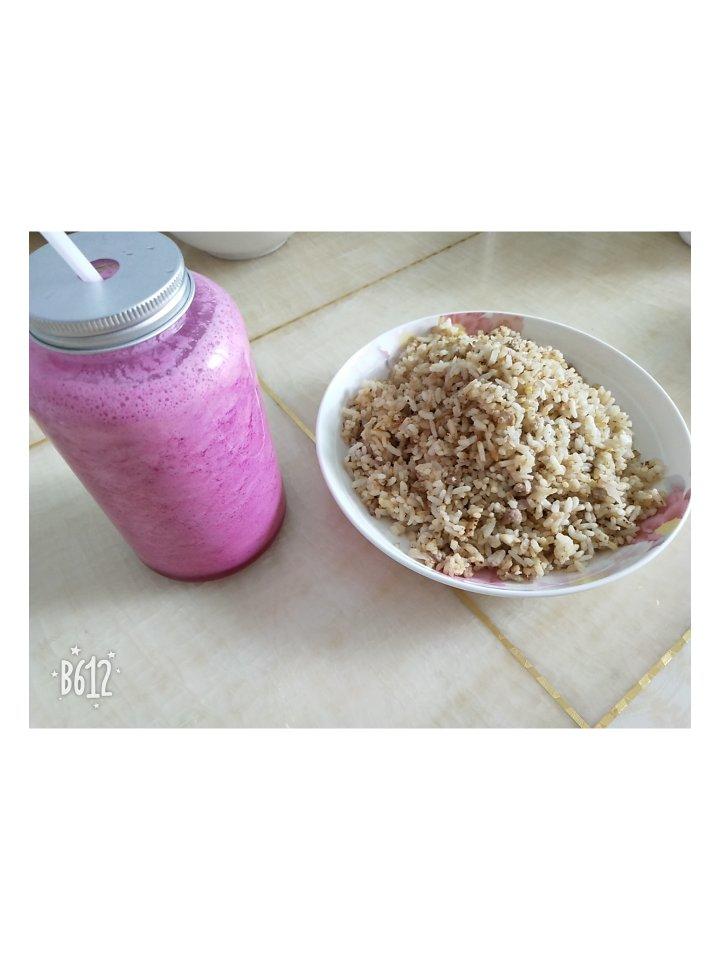 红心火龙果香蕉奶昔