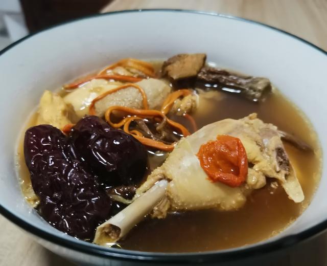 菌菇炖鸡汤的做法