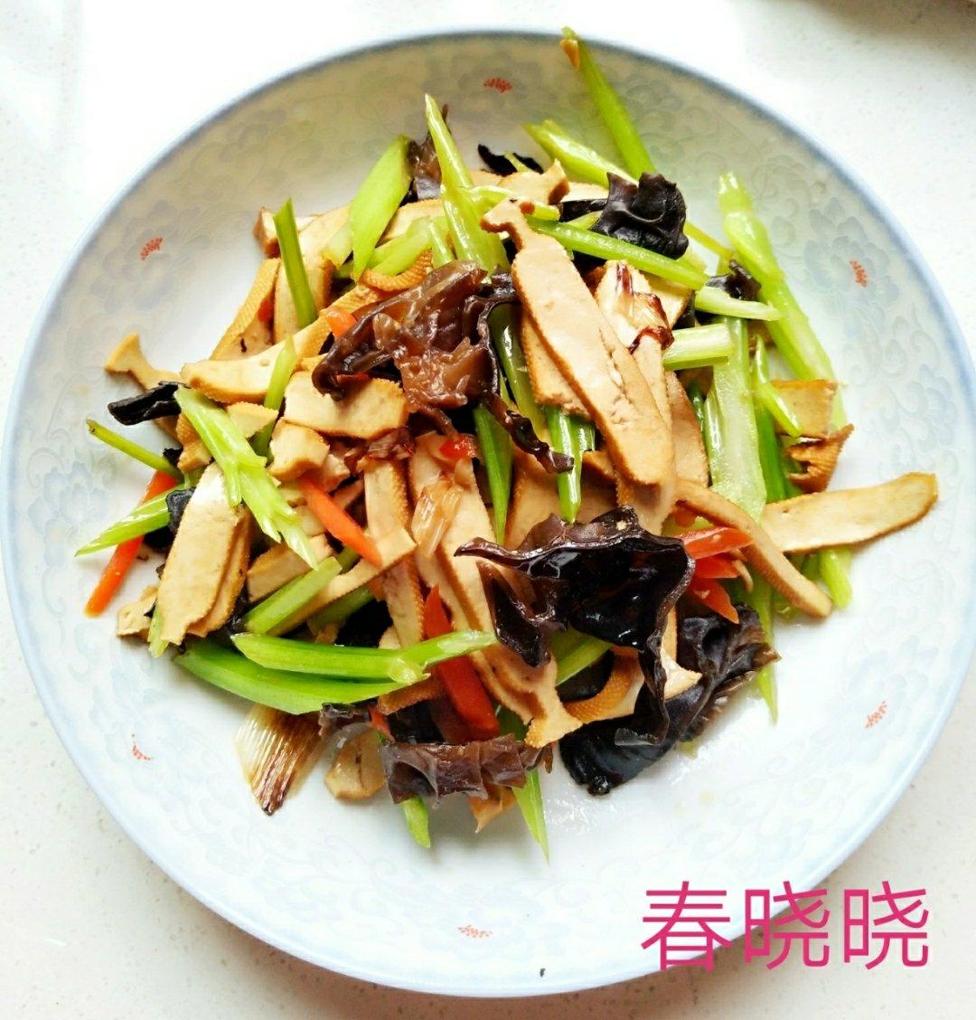 香干肉丝炒芹菜