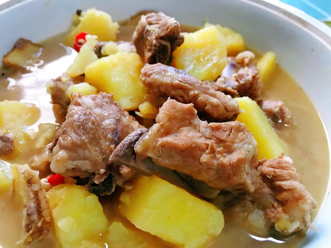 土豆炖排骨
