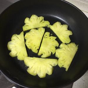 煎菠萝的做法 步骤1