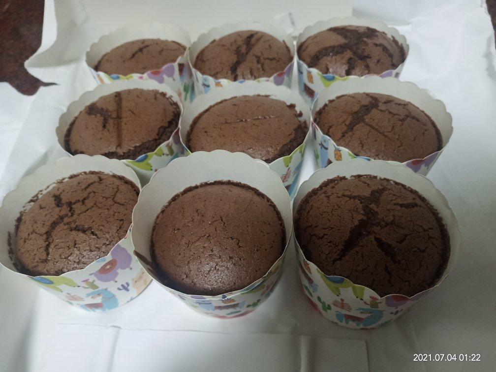 不开裂不回缩，零失败的可可海绵纸杯蛋糕