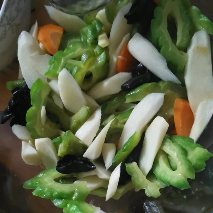 清新小炒！山药苦瓜炒木耳