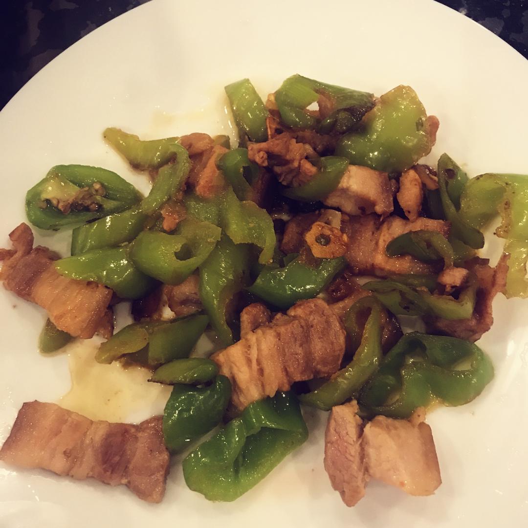 家常青椒干煸五花肉