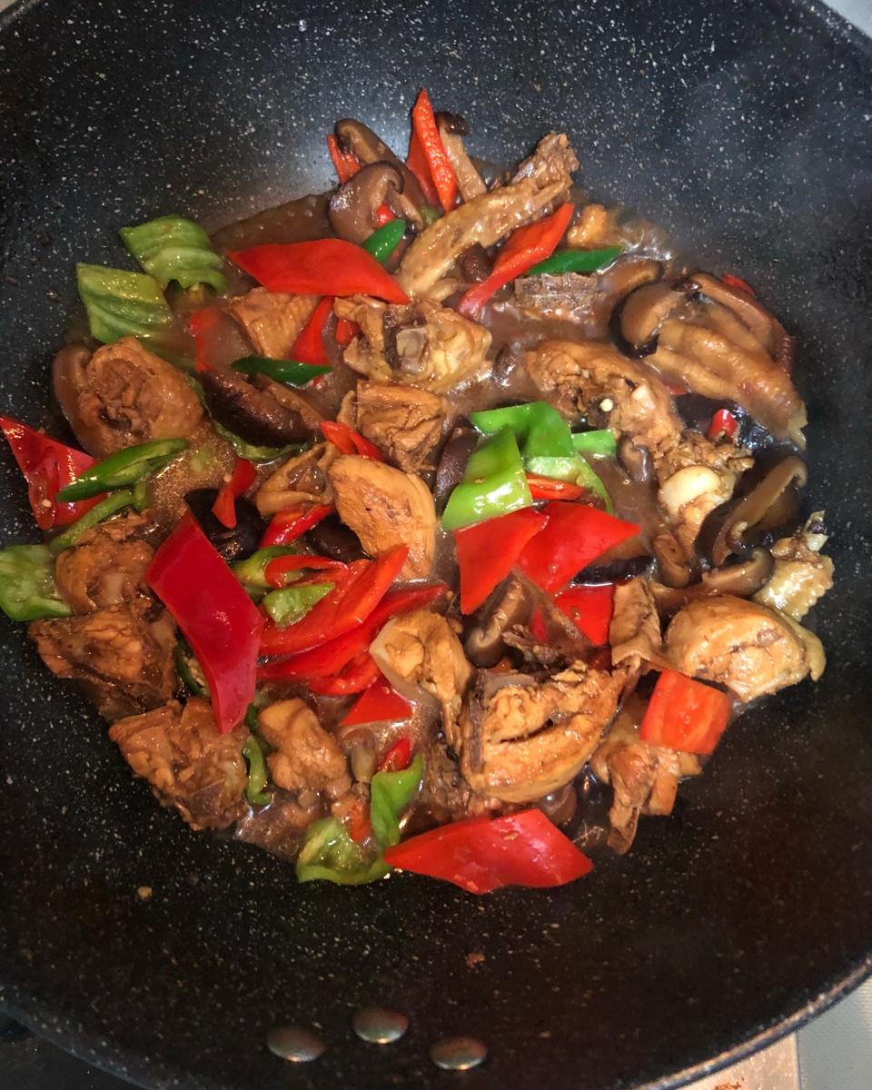 好吃到原地爆炸的黄焖鸡