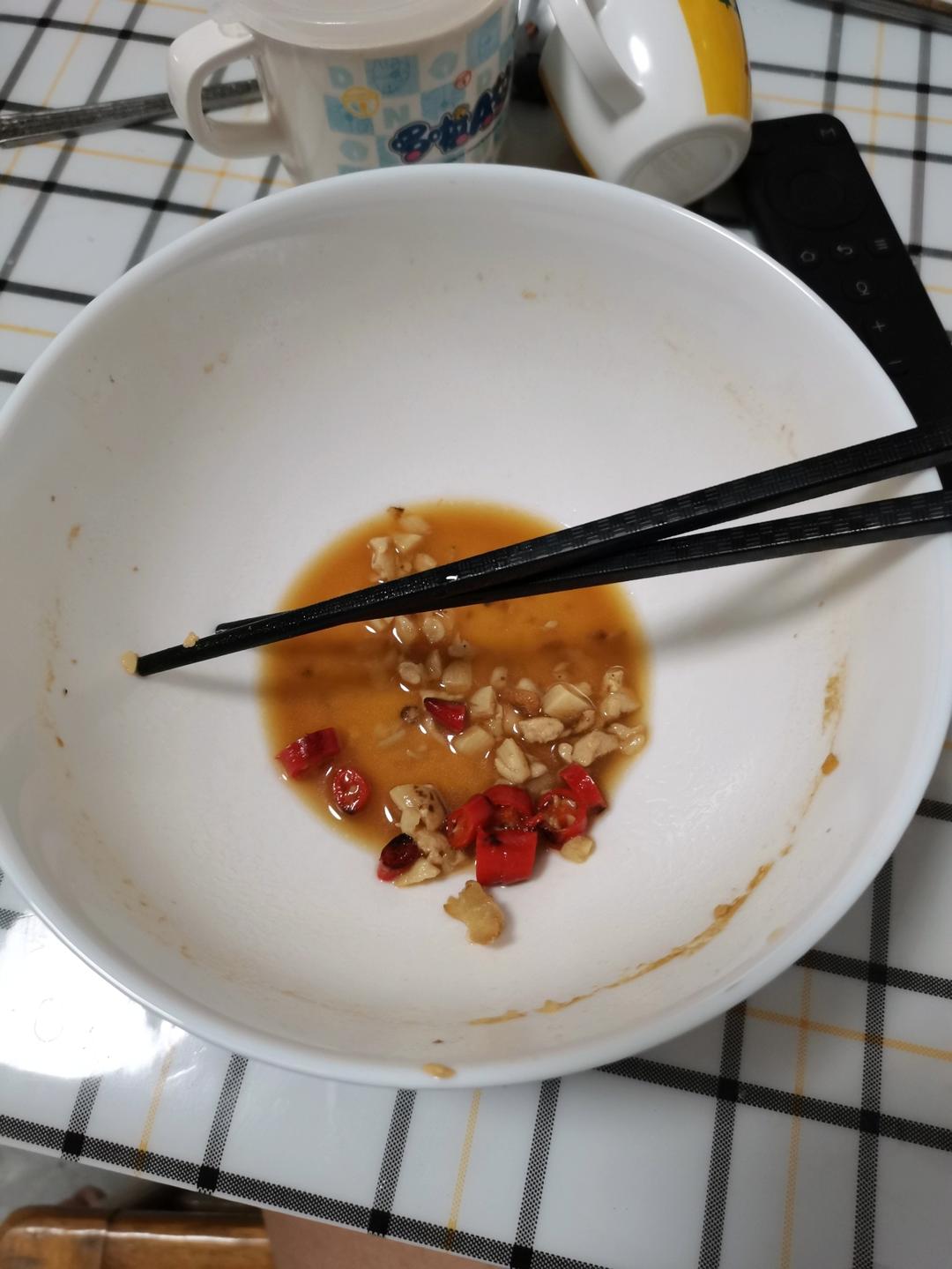 快手五分钟早餐低脂荷包蛋焖荞麦面