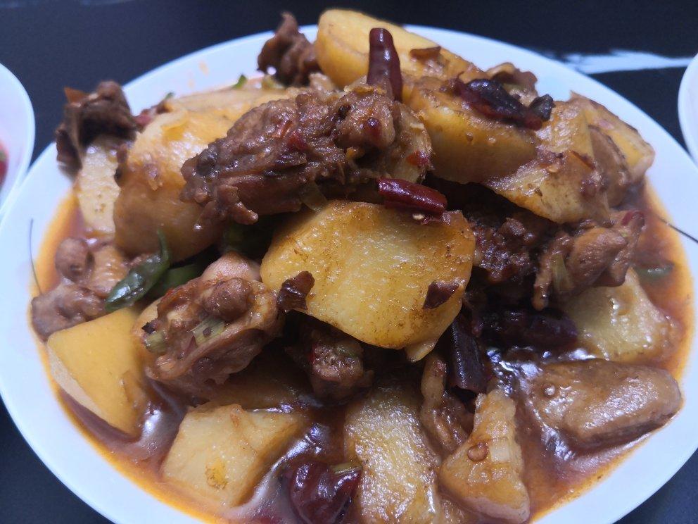 土豆烧鸡（非常下饭哦~）