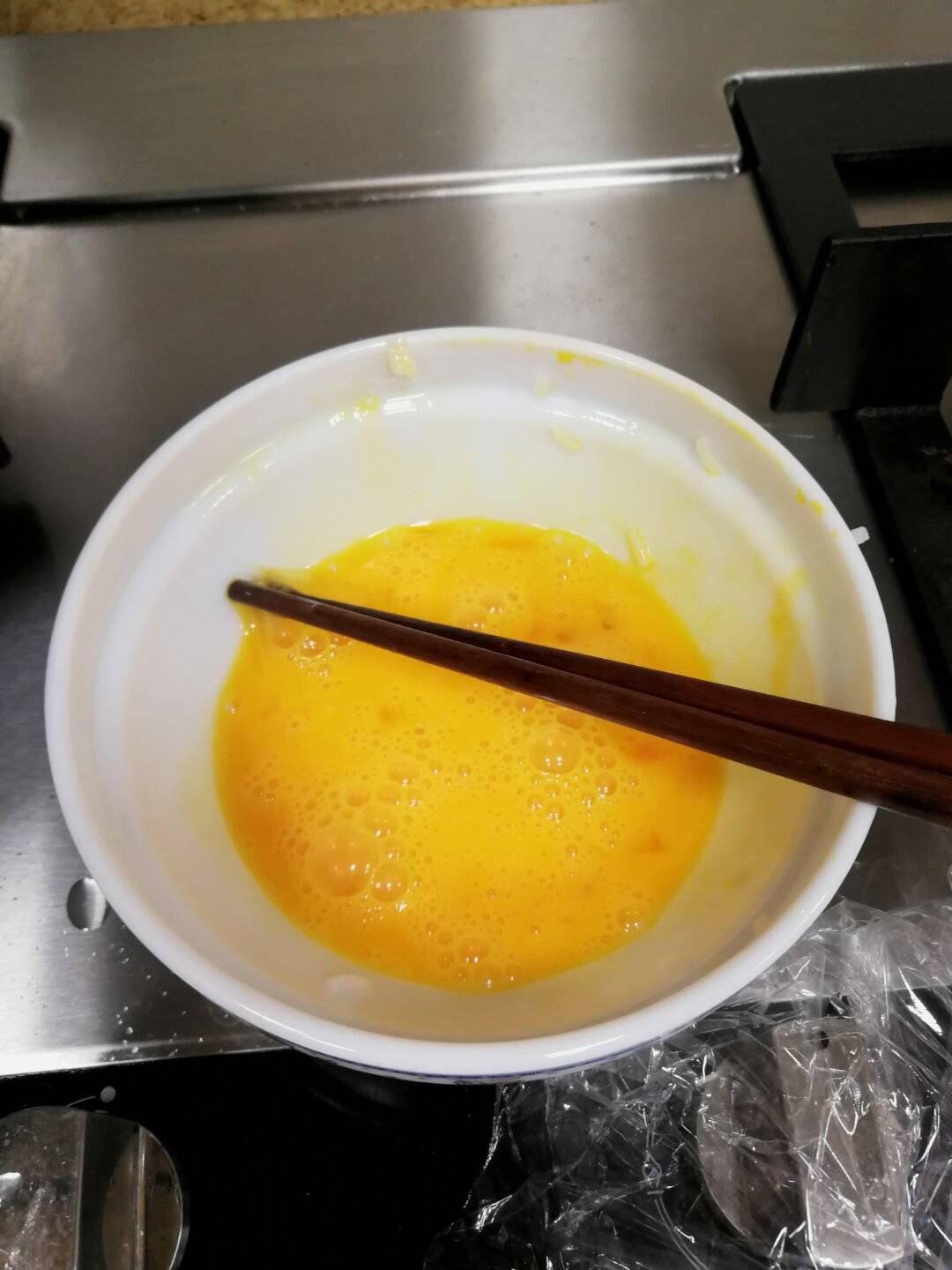 粒粒金黄蛋炒饭的做法 步骤1