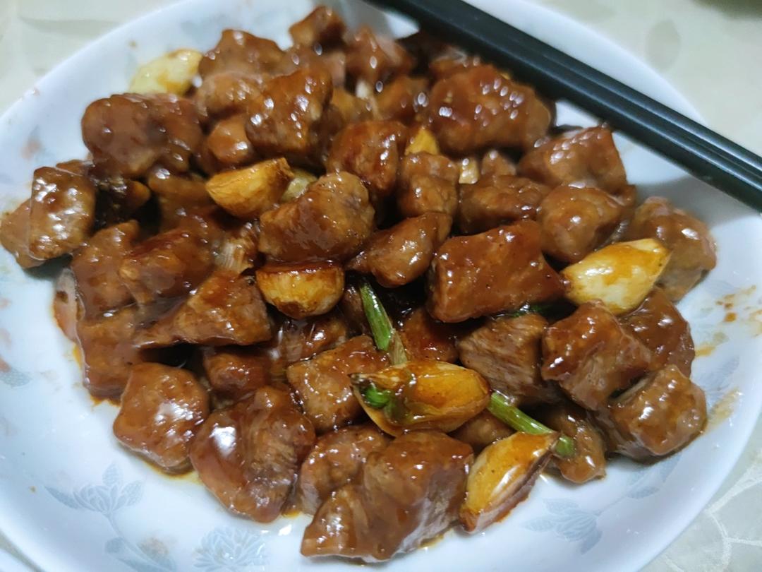 听起来就很好吃的黑椒蒜子牛肉粒
