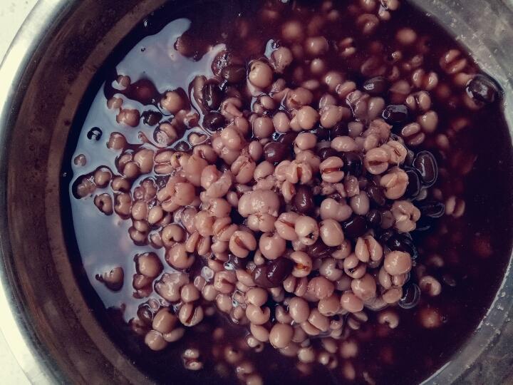 红豆薏米粥 (Red Bean and Pearl Barley Congee)