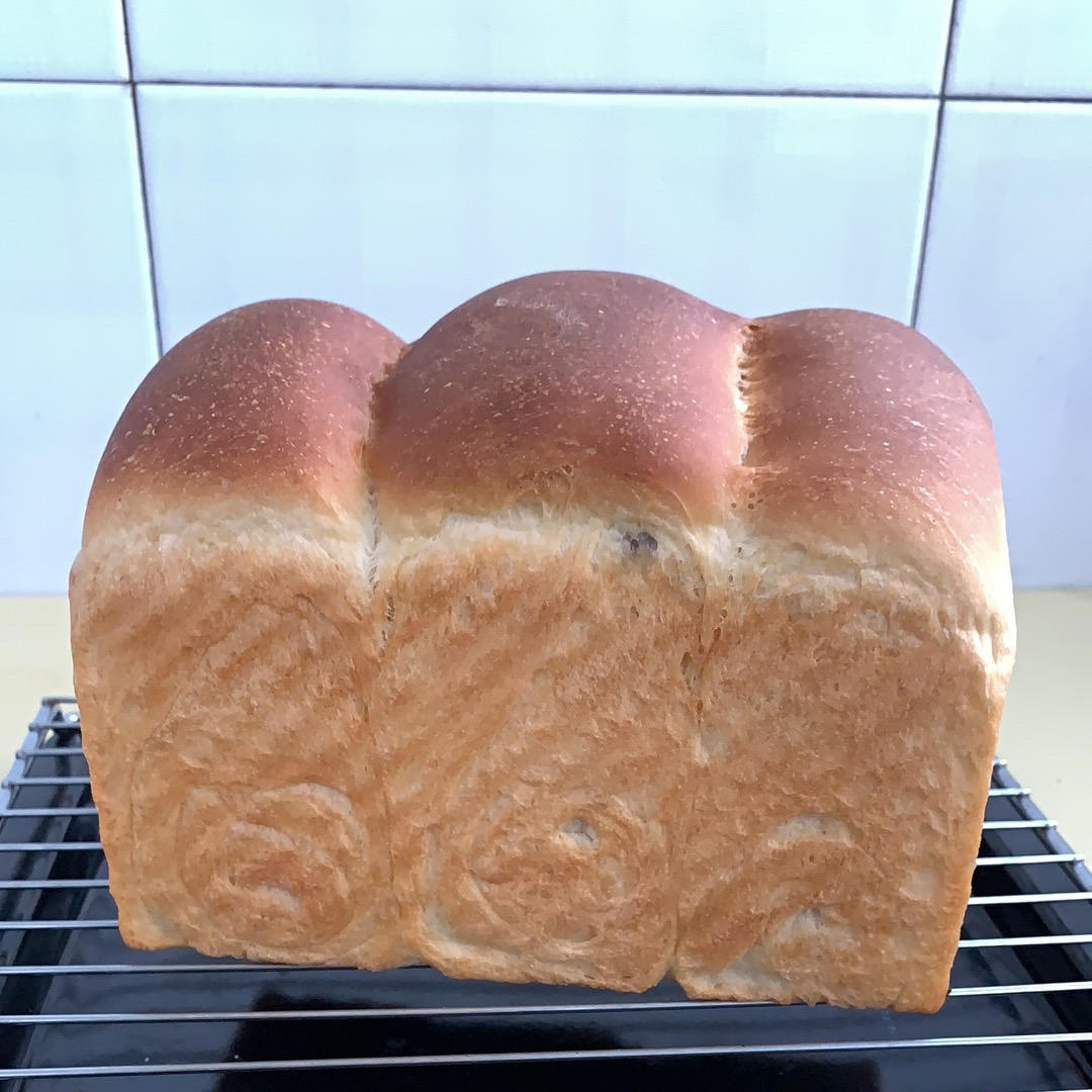 一次发酵柔软吐司，直接法。冷藏面团，3种手法出手套膜。鲜酵母吐司（详细的很）