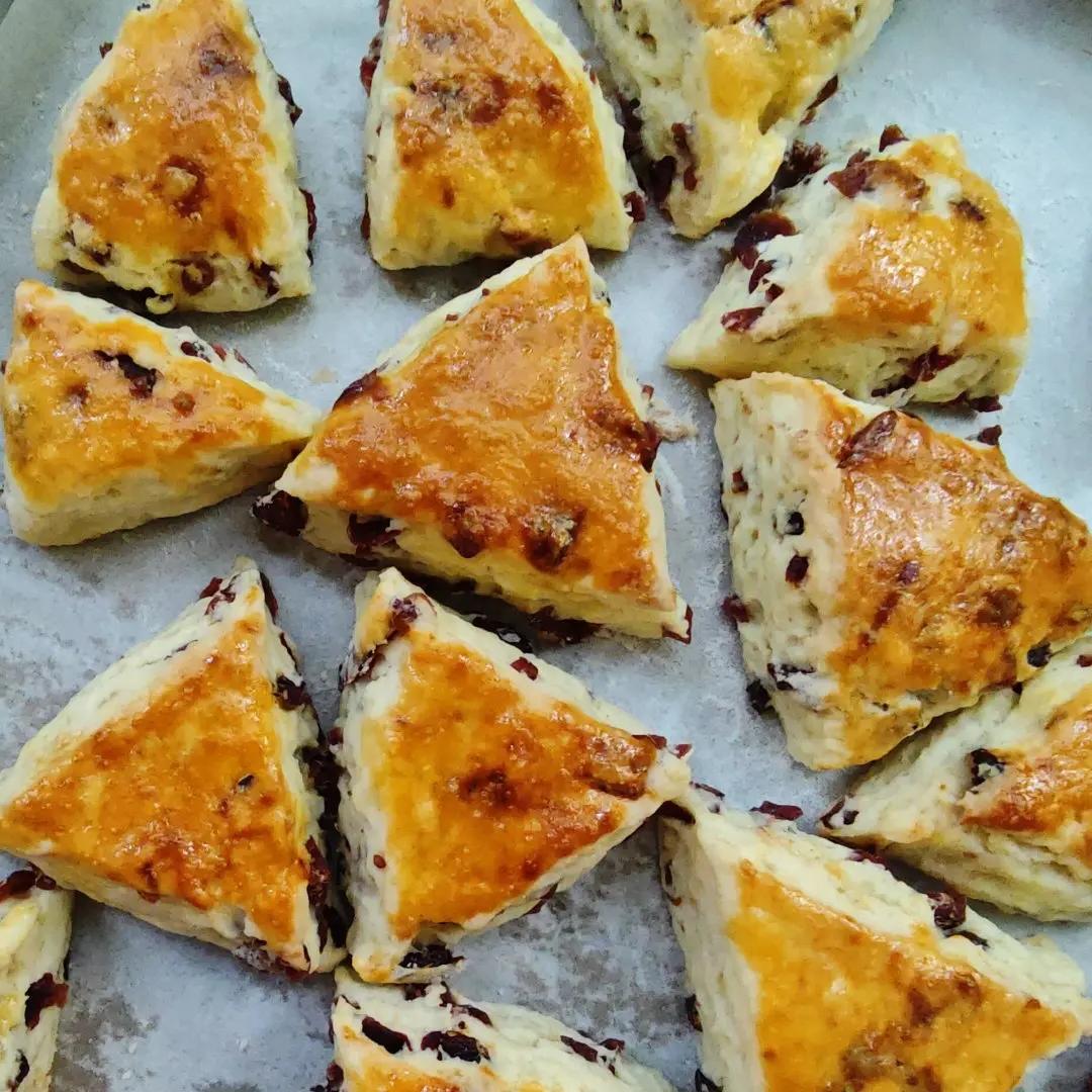 消耗淡奶油的司康