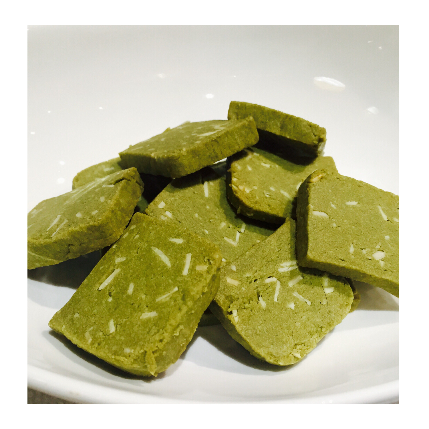 咕咚小妖精做的抹茶杏仁饼干