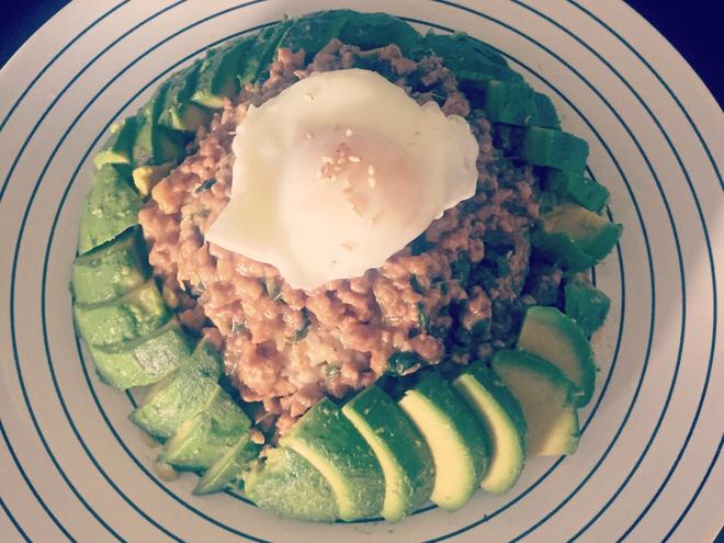 豆苗ともやしの豚味噌丼的做法