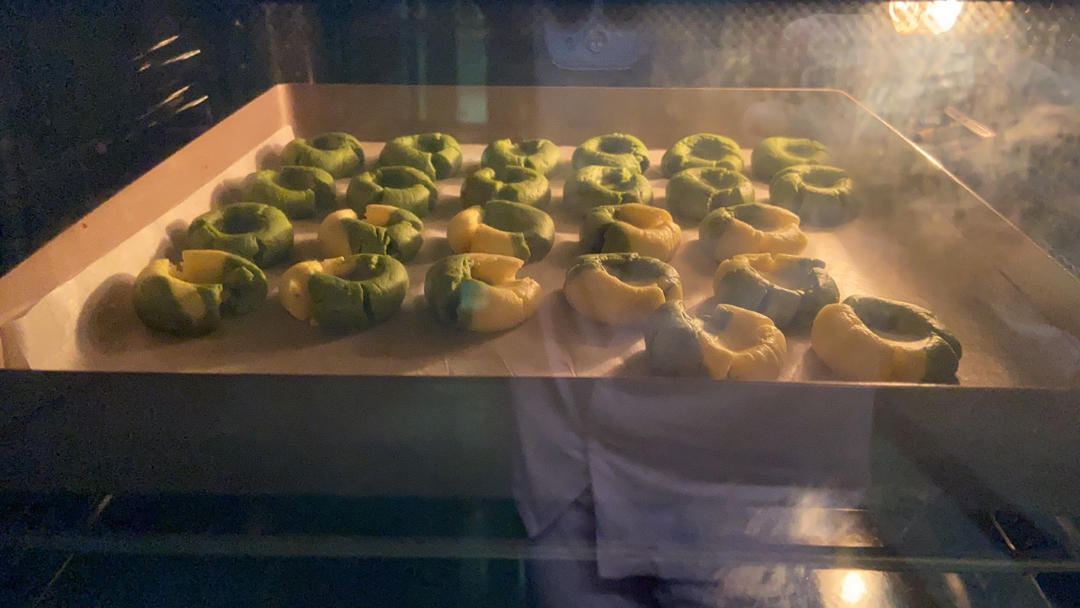 三种口味的玛格丽特饼干（原味、抹茶、可可）