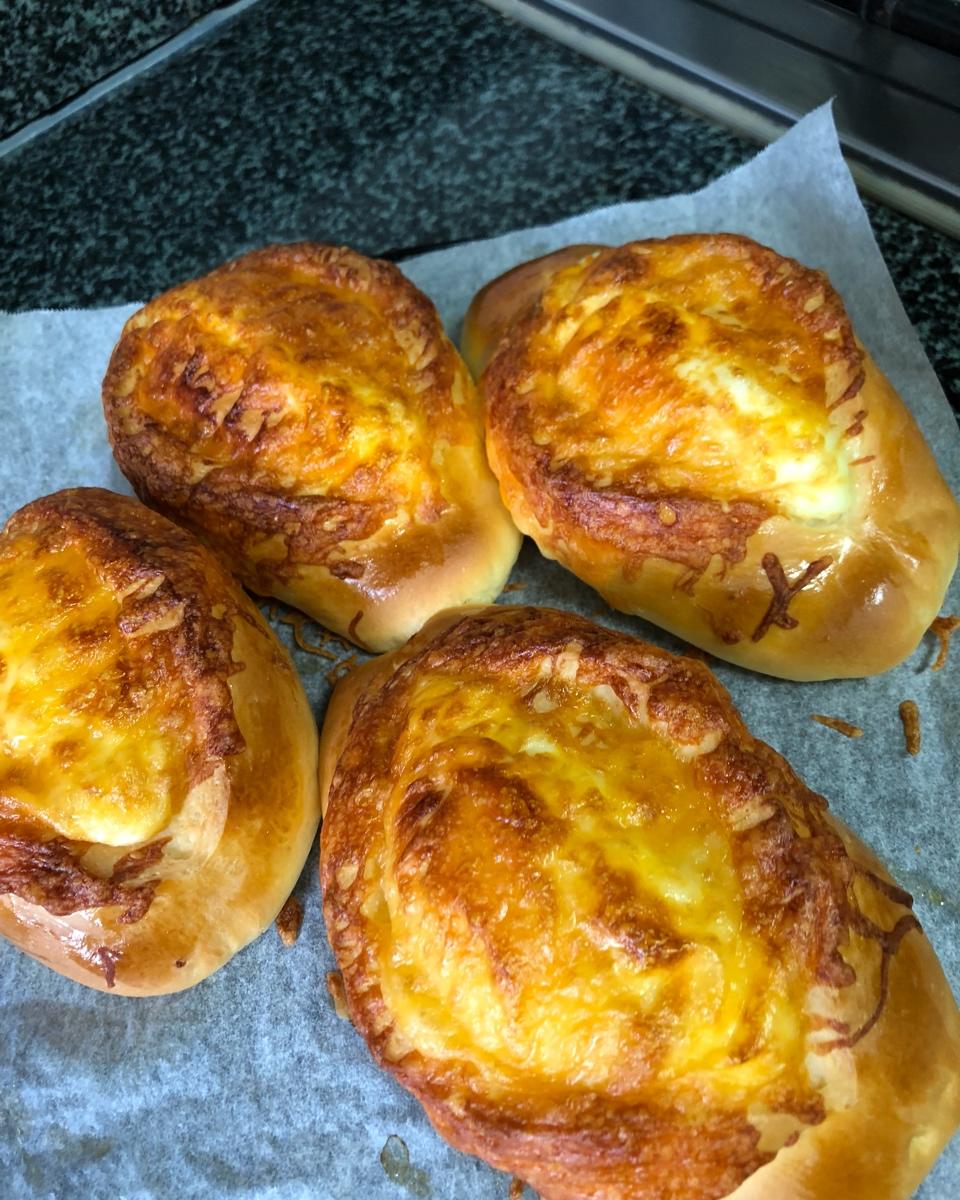 肉松葱香芝士面包