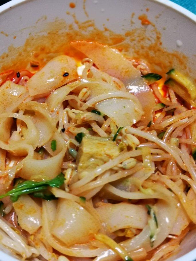 梁莹aqhi做的家庭版凉皮面皮的做法